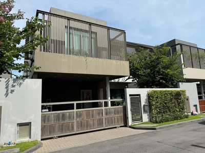 ขาย บ้านเดี่ยวพร้อมอยู่หมู่บ้าน Private Nirvana North**  พื้นที่ 257 ตร.ม- พื้นที่ 50.6 ตร.วา 2 ชั้น 2 ห้องนอน 1 ห้องแม่บ้าน 4 ห้องน้ำ 2 พื้นที่นั่งเล่นราคา 17.5 ล้านบาท**ค่าใช้จ่ายวันโอนคนละครึ่ง- ที่ตั้ง เลียบทางด่วนรามอินทรา ใกล้สิ่งอำนวยความสะดวกมากมาย เช่น Central Lotus Home Pro- ทางเข้าออก ได้หลายทาง ลาดพร้าว 87 , 101 นวมินทร์ เดินทางสะดวก- อายุบ้านประมาณ 6 ปี อยู่ไม่ถึง 1 ปี ปัจจุบันย้ายออกแล้ว- ภายในติ