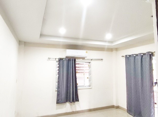 จรัญ 15 ถูกที่สุดใน 3โลก BTS บางหว้า โลตัส ให้เช่าบ้าน 2.5 ชั้น ออกได้หลายทาง  44ตรว.ราชพฤกษ์  200ตรม. 4นอน 3น้ำ 3จอดรถ 3แอร์