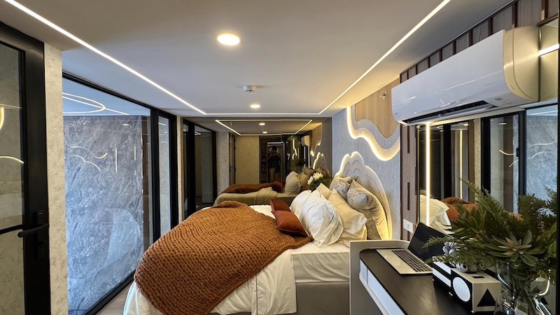 BH2543 Soho bangkok ratchada (คอนโด โซโห แบงค็อก รัชดา) ปล่อยห้องเช่าและขายคอนโดหรู พร้อมเข้าอยู่ 17/12/66contact : คุณบัว Bua Agent 0936464597, 0826914598Line : Bua093ราคา 35,000/เดือนขาย 8,000,000BH2543 ห้องใหม่ Soho Bangkok Ratchada ตกแต่งสไตล์มูจิ ห้อง Duo 2 ชั้น เพดานสูง 4 เมตร วิวสวย ชั้น 18 (ทั้งหมดมี 24ชั้น) พร้อมสิ่งอำนวยความสะดวกครบ ลากกระเป๋าเข้าอยู่ได้เลย- ห้อง Duo space 2 ชั้น ขนาด 48 ตรม.- เฟอร์ เครื่องใช้ไฟฟ้าครบ- 2 ห้องนอน 1 ห้องน้ำ- Private residences มีความเป็นส