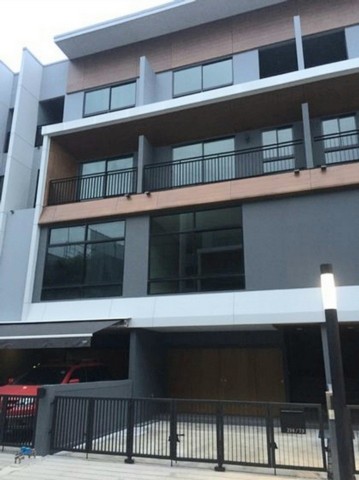 WW922H ขาย ทาวน์โฮม 3 ชั้นครึ่ง หมู่บ้านอาร์เด้น ซอยพัฒนาการ 20 