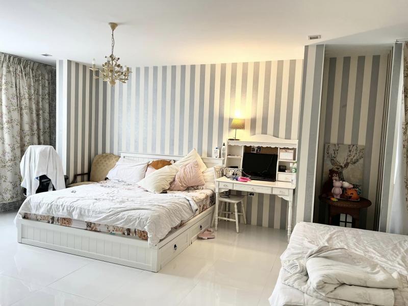 ขายบ้านเดี่ยว 2 ชั้น และชั้นดาดฟ้า 60 ตรว. ย่านลาดพร้าว โชคชัย 4 เงียบสงบ เดินทางสะดวก เข้าออกหลายเส้นทาง