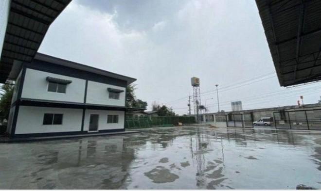 ให้เช่าโกดังพร้อมสำนักงาน2ชั้น 2,000 ตรม.ย่านศรีราชา ชลบุรี ถนนเลียบมอเตอร์เวย์7