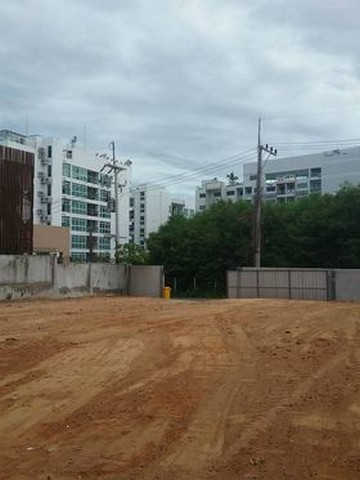 ขายที่ดินเปล่า ตั้งอยู่บน เขาพระตำหนัก ซอยโอริสา เมืองพัทยา ชลบุรี เนื้อที่179.5 ตร.ว. 25,000,000 บาท