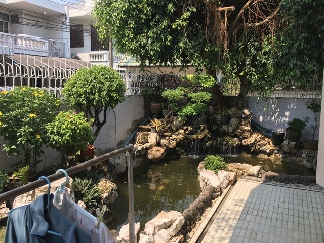 ให้เช่าบ้านเดี่ยวหลังมุม ซอยเย็นอากาศ 1 สาทร4 ห้องนอน 3 ห้องน้ำ ขนาด 71 ตรว. พื้นที่ใช้สอย 300+ ตรม. ไม่มีเฟอร์นิเจอร์ ให้เช่าตามสภาพ