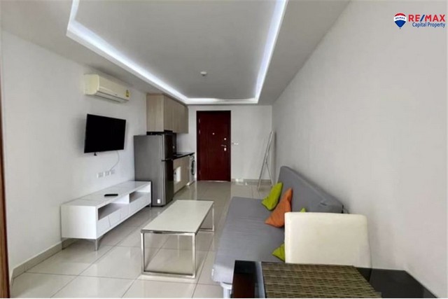 ค้นพบความสง่างามที่ Laguna Beach Resort 3 ในจอมเทียน มัลดีฟส์ คอนโด 1 ห้องนอนบนชั้น 5 ขนาด 41.58 ตร.ม. วิวสระว่ายน้ำอันเงียบสงบ รูปแบบเปิดโล่งผสานพื้นที่นั่งเล่น ห้องรับประทานอาหาร และห้องครัวเข้าด้วยกันอย่างลงตัว เริ่มต้นวันใหม่ด้วยยามเช้าอันเงียบสงบริมสระน้ำ และผ่อนคลายไปกับวิวพระอาทิตย์ตกดินจากระเบียง มีสิ่งอำนวยความสะดวกชั้นนำเช่นสระว่ายน้ำและศูนย์ออกกำลังกา�