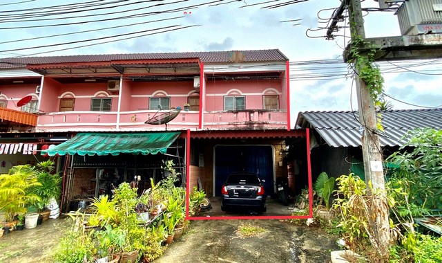 รายละเอียดเพิ่มเติมCode ID : PKK04-06126ราคาขาย         2,150,000 บาท- ขนาดพื้นที่ :     28 ตร.ว - พื้นที่ใช้สอย :  131.40 ตร.ม- จำนวนห้อง :     2 ห้องนอน 2 ห้องน้ำ - ที่จอดรถ :      1 คัน- อาคารพาณิชย์ :     2 ชั้น- อาคารพาณิชย์หันทางทิศ : -- อายุอาคาร :    15 ปีพิกัดทรัพย์ :       https://maps.app.goo.gl/i5RWpikfGrkTxrgn7สถานที่ใกล้เคียง- ใกล้โลตัส โกเฟรช ซูเปอร์มาร์เก็ต ย่านตาขาว- ใกล้โรงพยาบาลย่านตาขาว- ใกล้ตลาดนัดศรีตรัง- ใกล้โรงเรียนย่านตาขาวรัฐช