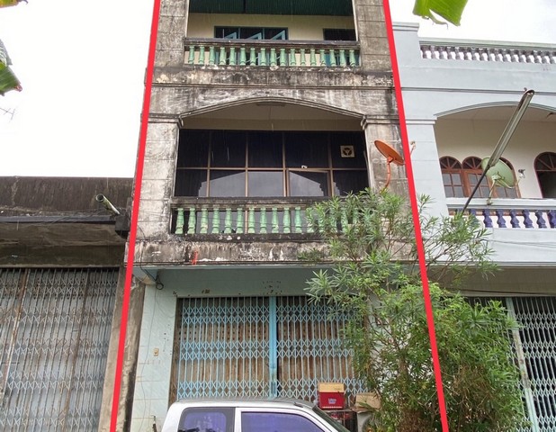 รายละเอียดเพิ่มเติมCode ID : PKK04-04956ราคาขาย         2,451,000 บาท- ขนาดพื้นที่ :     29.80 ตร.ว - พื้นที่ใช้สอย :  262.50 ตร.ม- จำนวนห้อง :     3 ห้องนอน 3 ห้องน้ำ- ที่จอดรถ :      1 คัน- อาคารพาณิชย์ :     3 ชั้น- อาคารพาณิชย์หันทางทิศ : -- อายุอาคาร :    29 ปีพิกัดทรัพย์ :        https://maps.app.goo.gl/yu6gHiMApEVe9WjP7สถานที่ใกล้เคียง- ใกล้โลตัส โกเฟรช ซูเปอร์มาร์เก็ต ย่านตาขาว- ใกล้โรงพยาบาลย่านตาขาว- ใกล้โรงเรียนบ้านย่านตาขาว- ใกล้โรงเรียนอนุบา