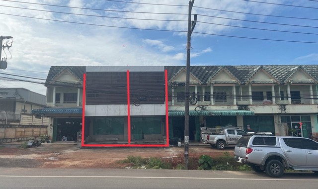 รายละเอียดเพิ่มเติมCode ID :   PKK04-06117ราคาขาย       5,843,000 บาท- ขนาดพื้นที่ :     43 ตร.ว- พื้นที่ใช้สอย :  294 ตร.ม- จำนวนห้อง :     2 ห้องนอน 4 ห้องน้ำ (2 คูหา)- ที่จอดรถ :      1 คัน- อาคารพาณิชย์ :   2 ชั้น- อาคารพาณิชย์หันทางทิศ : -- อายุอาคาร :     16 ปีพิกัดทรัพย์  :    https://maps.app.goo.gl/QZfLjSizrmNApNAt9สถานที่ใกล้เคียง- ใกล้ตลาดเสริมสุข- ใกล้โลตัส โกเฟรช ซูเปอร์มาร์เก็ต ห้วยยอด - ใกล้โลตัส โกเฟรช แยกอันดามัน ตรัง- ใกล้โรงพยาบาลห้ว�