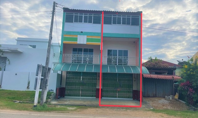 รายละเอียดเพิ่มเติมCode ID :   PKK04-05997ราคาขาย       2,208,000 บาท- ขนาดพื้นที่ :     21.50 ตร.ว- พื้นที่ใช้สอย :  159.10 ตร.ม- จำนวนห้อง :     2 ห้องนอน 4 ห้องน้ำ - ที่จอดรถ :      1 คัน- อาคารพาณิชย์ :   1 ชั้น- อาคารพาณิชย์หันทางทิศ : -- อายุอาคาร :     9 ปีพิกัดทรัพย์  :    https://maps.app.goo.gl/93wFnDKKnRtfCwLp6สถานที่ใกล้เคียง- ใกล้ตลาดเสริมสุข- ใกล้โลตัส โกเฟรช ซูเปอร์มาร์เก็ต ห้วยยอด - ใกล้โลตัส โกเฟรช แยกอันดามัน ตรัง- ใกล้โรงพยาบาลห้วยยอด 