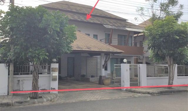 รายละเอียดเพิ่มเติมCode ID : PKK02-15323  ราคาขาย 5,499,000  บาท- ขนาดพื้นที่ :   82.40 ตร.ว.- พื้นที่ใช้สอย :  243.50 ตร.ม. - จำนวนห้อง :   3 ห้องนอน 2 ห้องน้ำ - ที่จอดรถ :    1   คัน- บ้านหันทางทิศ : ตะวันตก  พิกัดทรัพย์ : https://maps.app.goo.gl/zCyXKtazv1XRWhPP7    สถานที่ใกล้เคียง- ใกล้ซีเจ ซูเปอร์มาร์เก็ต สาขาหนองขอน- ใกล้บิ๊กซี มาร์เก็ต หัวหิน - ใกล้มาลีซูเปอร์ สาขาเขาพิทักษ์ - ใกล้โรงพยาบาลหัวหิน สอบถามเพิ่มเติม/นัดชมโทร. 097-419-5982(พลอย)�