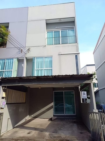 WW162D  ขาย ทาวน์โฮม ในโครงการพาทิโอ พัฒนาการ 38 (Patio Phatthanakan 38) , บ้านหลังมุม