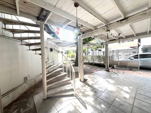 ขายที่ดิน พร้อมบ้าน ลาดพร้าว 15 เพียง 50 เมตร จากปากซอยลาดพร้าว 53 ตรว. ขาย 13,500,000