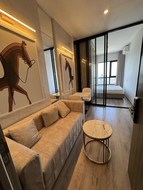 KnightsBridge Prime Onnut, beautiful view, quiet, clean, 42nd step, BTS On Nut.***Service for selling/renting houses, condos and giving advice. If interested, contact at any time***Interested in additional details or pictures or making an appointment to see the room?Contact Ekachai (Aui)T. 089-799-5598Line ID : @auiauiaui001 (add @ in front) (Agent Post)Room type: 1 bedroom, 1 bathroomSize 26.5 sq m., 42nd floorNew, clean room, beautifully decorated, ready to move in.details-------------------------------------------------- ------------Rental price 21,000.-/month-------------------------------------------------- ------------*Facilities worth using-Horizon Edge Pool-Dynamic Fitness- Sky Lounge & Garden- Skyline Chillax Space- Bangkok Skyscraper Deck- Green area over 1 rai- automatic parking-------------------------------------------------- ------------*Nearby important places (Based on information from Google Map)- BTS On Nut : 600 m.- Habito mall : 350 m.- Century The Movie Plaza : 700