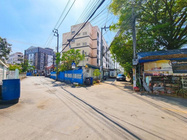 ขายอพาร์ตเม้นท์ ซอยพหลโยธิน55  พื้นที่246ตรว. ใกล้BTS สถานีวัดพระศรี และสถานีราบ11 ผู้ขายออกค่าโอนให้ทั้งหมด เหมาะลงทุนระยะยาว