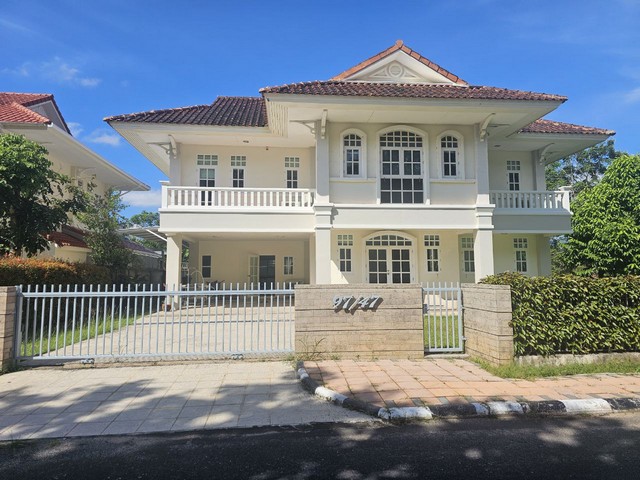 #HR011 For Rent : Kathu, Private House, 3 Bedrooms 3 Bathrooms Heritage Village, Kathu- Usable area 245 square meters- Land area 205 square wah- 3 bedrooms 3 bathrooms- 2-storey house Facilities- Swimming pool- Fitness- Club House- 24 hour security guard Nearby places- Kajornkiat internation school- Lotus - Bangkok hospital - Loch Palm Golf Club - Central Festival Phuket Rentel Price 95,000 baht/month for yearly contract-------------------------------#HR011 สำหรับเช่า : บ้านเดี่ยว 2 ชั้น ทำเลกะทู้ 3 ห้องนอน 3 ห้องนํ้าหมู่บ้าน เฮอริเทจ กะทู้- ขนาดที่ดิน 205 ตารางวา- ขนาดพื้นที่ใช้สอย 245 ตารางเมตร- 3 ห้องนอน 3 ห้องนํ้า- บ้านเดี่ยว 2 ชั้น สิ่งอำนวยความสะดวก- สระว่