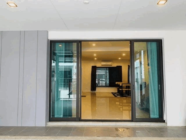 C4194 ขายทาวน์โฮม 3 ชั้น โครงการเพล็กซ์บางนา กม 5 ได้วิวสวน ติดถนนบางนา-ตราด แต่งครบพร้อมเข้าอยู่ หลังมุม  ใกล้เมกะบางนา ใกล้เซ็นทรัลบางนาเนื้อที่ 22ตารางวา 3 ชั้น 3 ห้องนอน 4 ห้องน้ำ 2 ที่จอดรถสนใจนัดชมติดต่อ รหัสประกาศC4194คุณเฟลม  0638956397ID line : 0638956397: https://line.me/ti/p/LTVhEi9gAFC4194 ขายทาวน์โฮม 3 ชั้น โครงการเพล็กซ์บางนา กม 5 ได้วิวสวน ติดถนนบางนา-ตราด แต่งครบพร้อมเข้าอยู่ หลังมุม  ใกล้เมกะบางนา 