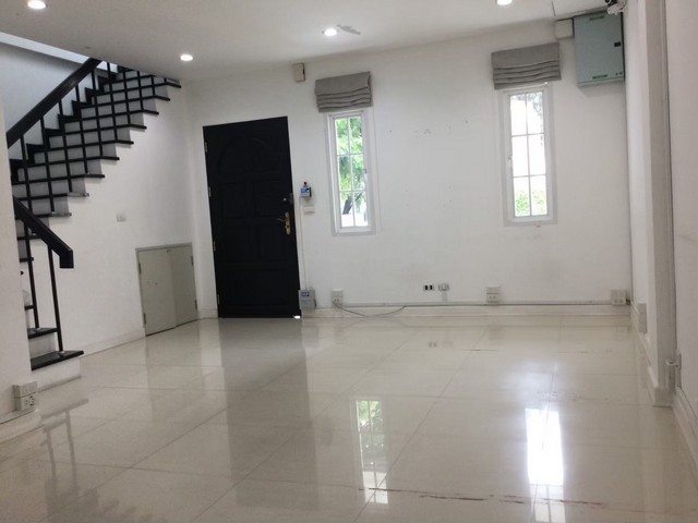 ขายทาวน์โฮม 3 ชั้น The Preston Townhome พระราม 9 -กรุงเทพกรีฑา ซอย 7 ทำเลดี