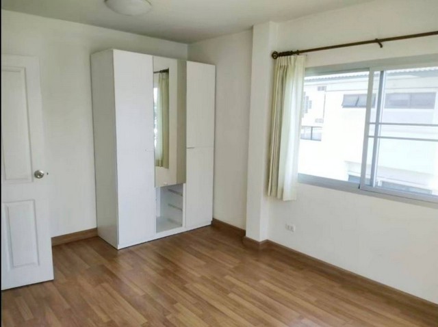 ให้เช่าทาวน์โฮม 3 ชั้น หลังมุม#มายเพลสMyPlaceอ่อนนุช17#ทำเลBTSอ่อนนุช#ถนนสุขุมวิท77#บ้านเช่าเลี้ยงสัตว์ได้พิกัด : ซ.อ่อนนุช 17 แยก 16ถ.สุขุมวิท 77 แขวงสวนหลวงเขตสวนหลวง กรุงเทพฯ 10250ขนาดเนื้อที่ 60 ตรว. เนื้อที่บ้าน 20 ตรว.พื้นที่สวน 40 ตรว.พื้นที่ใช้สอย 158 ตรม.มี 3 ห้องนอน, 3 ห้องน้ำมี 3 ที่จอดรถค่าเช่า 25,000/เดือน**สัญญาขั้นต่ำ 1 ปี**ประกัน 2 เดือน+ล่วงหน้า 1 เดือนสนใจโทรมาคุยราคากันได้นะคะเ