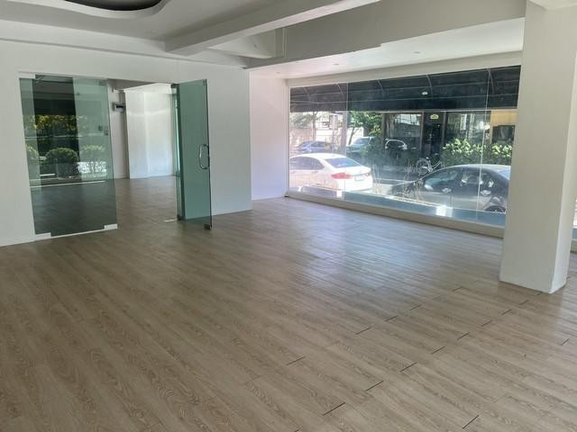 C4155 ให้เช่าอาคารพาณิชย์ 3 ชั้นครึ่ง ติดถนนใหญ่ ซอยนราธิวาสราชนครินทร์15 ทำเลดี เหมาะทำโชว์รูม สำนักงาน คลินิค