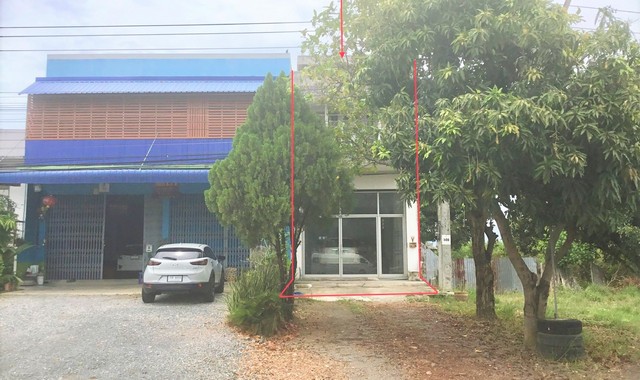 รายละเอียดเพิ่มเติม Code ID : PKK02-13767  ราคาขาย  4,754,000 บาท- ขนาดพื้นที่ :   74.50 ตร.ว.- พื้นที่ใช้สอย :  520.00 ตร.ม. - จำนวนห้อง :  5 ห้องนอน 6 ห้องน้ำ  - ที่จอดรถ :    1   คัน- บ้านหันทางทิศ : ตะวันตกเฉียงเหนือ พิกัดทรัพย์ : https://maps.app.goo.gl/8dDmTuthfVm1VpUf7    สถานที่ใกล้เคียง- ใกล้โรงพยาบาลสามร้อยยอด- ใกล้ โลตัส โกเฟรช สามร้อยยอด   - ใกล้ซีเจ ซูเปอร์มาร์เก็ต สาขาสามร้อยยอด - ใกล้ ซีเจ ซูเปอร์มาร์เก็ต สาขาหนองหมู สอบถามเพ�