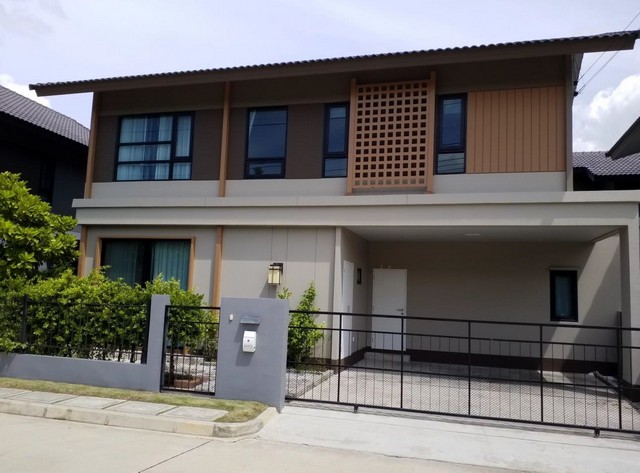   รายละเอียดเพิ่มเติม Code ID : PSC00510  ราคาขาย  4,050,000  บาท- ขนาดพื้นที่ :  39.79 ตร.ว.- พื้นที่ใช้สอย : 152.00 ตร.ม.- จำนวนห้อง :  3 ห้องนอน 4 ห้องน้ำ   - ที่จอดรถ :   2  คัน พิกัดทรัพย์ : https://maps.app.goo.gl/nArimV1hYFXhx5kD9    สถานที่ใกล้เคียง- ใกล้ มหาวิทยาลัยกรุงเทพ- ใกล้ ฟิวเจอร์ พาร์ค รังสิต- ใกล้ ดรีมเวิลด์- ใกล้ โรงพยาบาลเปาโล รังสิตสอบถามเพิ่มเติม/นัดชมโทร. 097-419-5982(พลอย)โทร. 096-932-4624(ออมสิน)Line : @panaya (มี@ด้านหน้า)ปรึกษาสินเชื่อฟร�