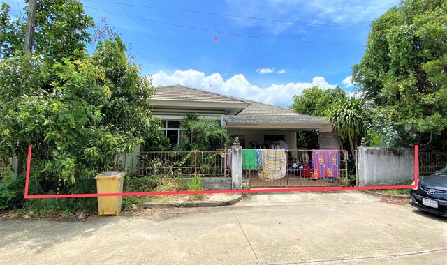 รายละเอียดเพิ่มเติมCode ID : PKK02-12217ราคาขาย         1,843,000 บาท- ขนาดพื้นที่ :     60 ตร.ว - พื้นที่ใช้สอย :  125.62 ตร.ม- จำนวนห้อง :     3 ห้องนอน 2 ห้องน้ำ - ที่จอดรถ :    1-2 คัน- บ้านเดี่ยว :     1 ชั้น- บ้านเดี่ยวหันทางทิศ : -- อายุอาคาร :    13 ปีพิกัดทรัพย์   :     https://maps.app.goo.gl/QDAx5qVtr1AXUZEB7สถานที่ใกล้เคียง- ใกล้เซ็นทรัล นครศรีธรรมราช - ใกล้โรบินสัน นครศรีธรรมราช- ใกล้โลตัส นครศรีธรรมราช- ใกล้ท็อปส์ สาขา เซ็นทรัลพลาซ่า นครศรี�