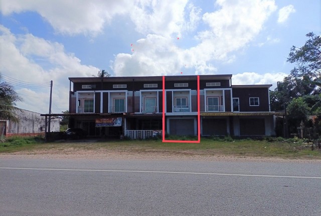 รายละเอียดเพิ่มเติมCode ID : PKK04-04576ราคาขาย         2,310,000 บาท- ขนาดพื้นที่ :     33.20  ตร.ว - พื้นที่ใช้สอย :  126 ตร.ม- จำนวนห้อง :     2 ห้องนอน 2 ห้องน้ำ - ที่จอดรถ :      1 คัน- อาคารพาณิชย์ :     2 ชั้น- อาคารพาณิชย์หันทางทิศ : -- อายุอาคาร :    9 ปีพิกัดทรัพย์ :       https://maps.app.goo.gl/f9ybtYocvccf6EEZ9สถานที่ใกล้เคียง- ใกล้โรงเรียนบ้านหลังเขา- ใกล้ตลาดนัดตำบลเขาวิเศษ- ใกล้วัดเขาพระวิเศษ- ใกล้โรงเรียนวังวิเศษสอบถามเพิ่มเติม/นัดชม�