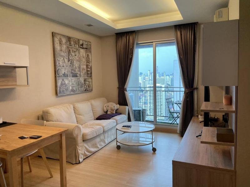 BH2552 ให้เช่าคอนโด ทรู ทองหล่อ THRU THONGLOR CONDOcontact : คุณบัว Bua Agent 0936464597, 0826914598Line : Bua093ปล่อยเช่า 16,000 บาทต่อเดือนBH2552 คอนโด ทรูทองหล่อ Thru thonglorห้อง 36.5 ตรม.เฟอร์นิเจอร์ เครื่องใช้ไฟฟ้าครบพร้อมอยู่ ห้วยขวาง กทม. ใกล้ BTS: สถานีทองหล่อ - ห้องหัวมุม ชั้น 30 วิวคลอง ไม่มีตึกบัง  (35 ชั้น)- ขนาด 36.5 ตารางเมตร- 1 ห้องนอน - 1 ห้องน้ำ ตกแต่งสวยพร้อมอยู่ ** เครื่องใช้ไฟฟ้า ตู้เย็น /ไมโครเวฟ / เครื่องปรับอากาศ 2 เครื่อง/สม