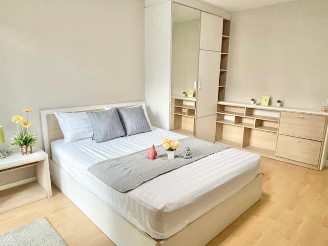 My Condo Sukhumvit 52, private, quiet, clean, 3rd floor, BTS On Nut.***Service for selling/renting houses, condos and giving advice. If interested, contact at any time***Interested in additional details or pictures or making an appointment to see the room?Contact Ekachai (Aui)T. 089-799-5598Line ID: @auiauiaui001 (add @ in front)-------------------------------------------------- ------------Room type: 1 bedroom, 1 bathroomSize 25 sq m., 3rd floorNew, clean room, beautifully decorated, ready to move in.details-------------------------------------------------- ------------Rental price: 10,000 baht/month-------------------------------------------------- ------------*Nearby important places (Based on information from Google Map)1. Tesco Lotus2. Bangkok University3. Ekkamai Bus Station4. BTS. On Nut5. True Digital Park-------------------------------------------------- ------------Rental conditions1 year rental contractPay 1 months rent in advance, 2 months room security deposit.Tag : My Con