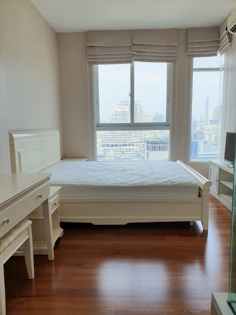 Ivy Sathorn 10 spacious peaceful safe 17th floor BTS Chong Nonsi