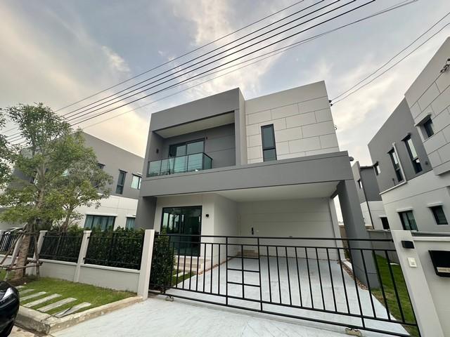 HR2922 ให้เช่าบ้านเดี่ยว 2 ชั้น  Centro บางนา  พื้นที่ใช้สอย 164 ตร.ม. 50 ตร.วา  3 ห้องนอน 3 ห้องน้ำ Fully Furnished บ้านสวยทำเลดี เช่า : 65,000 บาท: ติดต่อ : คุณ เอก  :  061-241 4954   &   083-017 9463   : Line Id : eak2325: กดลิ้งค์เพื่อเเอดไลน์ครับ :  https://line.me/ti/p/A6pc3MToug     :  https://line.me/ti/p/OLEY0bJTsVราคาเช่า : 65,000 บาท / เดือน สัญญาขั้นต่ำ 1 ปี ราคารวมค่าทำสวน ค่าส่วนกลาง ค่าล้างแอร์ปีละ 2 ครั้งถนน บางนา-ตราด ซอยราชวินิตบางเเก้ว บางเเก้ว บางพลี สมุทรปราการรายละ