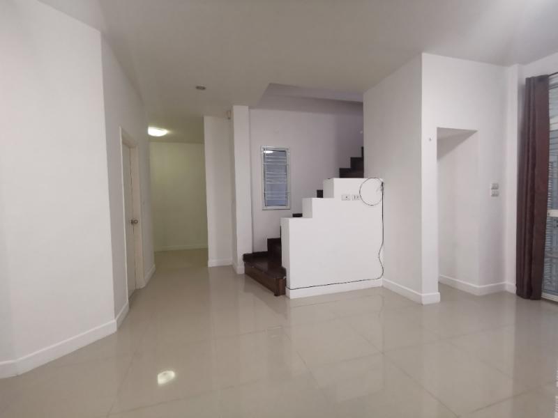 ให้เช่าทาวน์โฮม 2 ชั้น เนื้อที่ 28 ตารางวา  3 ห้องนอน 2 ห้องน้ำ โครงการ ม.ทิพย์พิมาน บ้านริมน้ำ  ใกล้รถไฟฟ้า MRT คลองบางไผ่ประมาณ200 ม