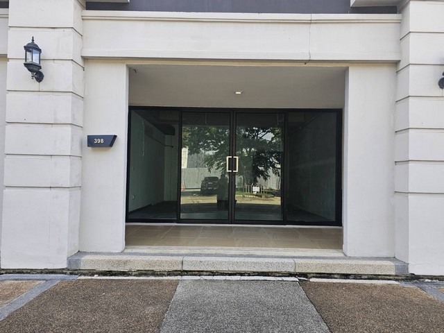 รหัส# TO932 ให้เช่าพื้นที่ร้านค้า หรือ สำนักงาน 57 ตรม. ชั้น 1 โครงการมาร์เช่รามคำแหง 53 ใกล้ทาวน์อินทาวน์ เลียบด่วน *** ฟรีค่าเช่าเดือนแรก*** ราคาเช่า 23,000 บาท /เดือนโครงการมาร์เช่รามคำแหง 53 ใกล้ทาวน์อินทาวน์ เลียบด่วนพื้นที่ 57 ตรม. ชั้น 1มีที่จอดรถด้านหน้า*** ฟรีค่าเช่าเดือนแรก*** ราคาเช่า 23,000 บาท /เดือนที่ตั้ง : ซอยรามคำแหง 53 แขวงพลับพลา เขตวังทองหลาง กรุงเทพ 10310**สอบถามเพิ่มเติ