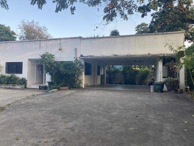 ขายที่ดินพร้อมสิ่งปลูกสร้าง 1-1-56 ไร่ 556 ตร.ว. หมู่บ้านนวธานี ย่านเกษตรนวมินทร์ เสรีไทย มีสระว่ายน้ำส่วนตัวหลังบ้านติดสนามกอล์ฟราคาขาย 86,000,000 บาท ( 86 ล้านบาท )ที่ตั้ง หมู่บ้านนวธานี ถนนเสรีไทย แขวงรามอินทรา เขตคันนายาว กรุงเทพติดต่อ : คุณภัสพงณ์ 0634098164 ,0813987741Line : deedaa23เนื้อที่ 1 - 1 - 56 ไร่ ( 556 ตารางวา ) พื้นที่ใช้สอย 1,000 ตร.ม. จำนวน 1 ชั้น 4 ห้องนอน (มีห้องน้ำในตัวทุกห้อง) พร้อมWALK IN CLOSET ทุกห้