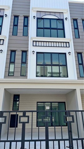 ให้เช่าทาวโฮม ไกล้ตลาด วงศ์กรโครงการอิเธอร์นิตี้ ทาวน์ พริมโรส วัชรพล  3 ชั้นย่านวัชรพล ติดถนนสุขาภิบาล 5 สายไหม
