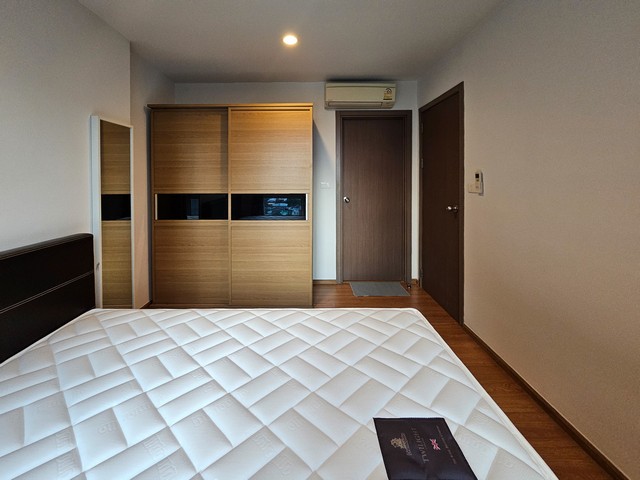 The Base Sukhumvit 77, beautiful view, clean, safe, 12th floor, BTS On Nut.***Service for selling/renting houses, condos and giving advice. If interested, contact at any time***Interested in additional details or pictures or making an appointment to see the room?Contact Ekachai (Aui)T. 089-799-5598Line ID: @auiauiaui001 (add @ in front) (Agent Post)-------------------------------------------------- -----------Room type: 1 bedroom, 1 bathroomSize 35.03 sq m., 12th floor, Building BClean room, beautifully decorated, ready to move in.details-------------------------------------------------- ------------Rental price: 15,000 baht per month-------------------------------------------------- ------------* furniture- wardrobe- Built-in kitchen- Bed with mattress- Sofa-------------------------------------------------- ------------*Facilities worth using– Large swimming pool with bubble pool– Futsal field– Street Basketball– Fitness– jogging track----------------------------------------