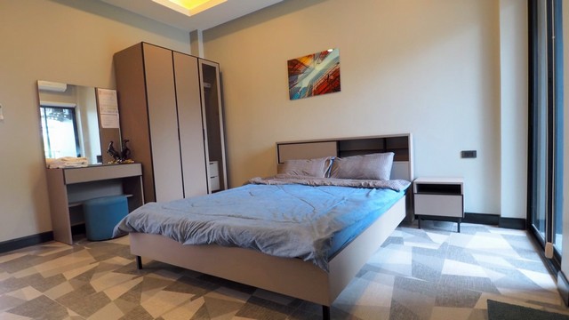 ขายอพาร์ทเม้นท์ 491 ตร. ว. ซอยประชาอุทิศ 90 ราคา 55 ล้านบาทTel.091-5415556อพาร์ทเม้นท์ 491 ตร.ว. 1,977 ตร.ม.มี 2 อาคาร พร้อมห้องออฟฟิศและฟิตเนสมีใบอนุญาตก่อสร้างอาคารถูกต้องครบถ้วนที่จอดรถยนต์ 30 คันมีที่จอดรถจักรยานยนต์หลายสิบคันสามารถเก็บค่าที่จอดต่อเดือนกล้องวงจรปิด 16 ตัวโดยมีรายละเอียดดังนี้- อาคาร 1 สูง 5 ชั้น 1,593 ตร.ม.มีทั้งหมด 41 ห้อง พร้อมเฟอร์นิเจอร์ครบห้องขนาด 25 ตร.ม. 8 ห้อง สู