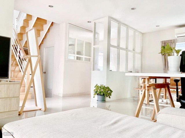 ให้เช่าบ้านเดี่ยว เนื้อที่ 54 ตร.ว. 3ห้องนอน 3 ห้องน้ำ  2 ชั้น หลังมุม  ย่านรามคำแหง The Plant Simpls รามคำแหง 118