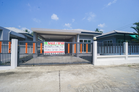 ขายบ้านสวย 2 ห้องนอน เนื้อที่ 58 ตร.ว. โซนบางมะขาม ขายบ้านสวยสไตล์โมเดิร์นทันสมัย ใน ต.อ่างทอง อ.เกาะสมุยจ.สุราษฎร์ธานี บ้านสวยทำเลดี ใกล้ท่าเรือหน้าทอน,ใกล้ที่ว่าการอำเภอเกาะสมุย ใกล้หาดบางมะขามเพียง 5 นาที.รายละเอียดบ้าน- เนื้อที่ 58 ตารางวา- 2 ห้องนอน- 2 ห้องน้ำ- 1 ห้องครัว- โรงจอดรด+รั้วรอบส่วนตัว.บ้านสวยทำเลดี ใกล้หาด ใกล้ถนนเส้นรอบเกาะ.ราคาสุดคุ้ม 2,900,000 บาท เท่าน