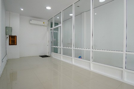 3-storey commercial building for sale in a prime location on Koh Samui.Suitable for investors or anyone interested in opening a beauty businessBeautiful 3-story building, good location in Bo Phut Subdistrict, Koh Samui District, Surat Thani Province.Near Big C Samui, Makos Samui, Lotus Samui, Ban Don Inter Hospital Samui..Building details- Beautiful building, 3 floors, area 23 sq m.- 4 bedrooms- 5 bathrooms- 1 kitchen- 1 office.Beautiful 3-story building, good location, full of tenants all year round..Great selling price, only 4,650,000 baht..Interested in asking for more information or wanting to make a loan contract?Tel. 089-633-1978 (Khun Pan)Line : https://line.me/ti/p/J_fLjq54v3.#Samui house for sale #Koh Samui house market#Commercial building for sale Koh Samui#Prime location #Business area #Koh Samui