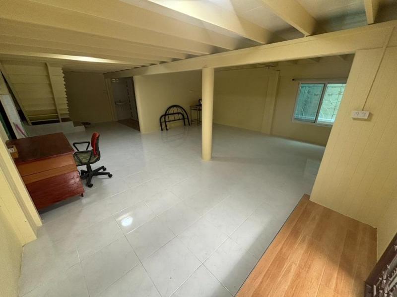 EPL-HR2911 ให้เช่าบ้านแฝด 2 หลัง 2 ชั้น  รัชดาซอย7 ดินแดง ใกล้สถานี MRTศูนย์วัฒนธรรม 7 ห้องนอน 5 ห้องน้ำ เนื้อที่ 57 ตารางวา  แอร์ 2 ตัว