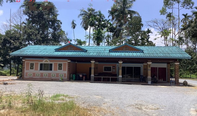 รายละเอียดเพิ่มเติมCode ID :   PKK02-13221ราคาขาย    5,679,000 บาท- ขนาดพื้นที่ :  13,854 ตร.ว (34 ไร่ / 2 งาน / 54 ตร.ว)- พื้นที่ใช้สอย :    273 ตร.ม- จำนวนห้อง :    5 ห้องนอน 2 ห้องน้ำ - ที่จอดรถ :    1-2 คัน- บ้านเดี่ยว :      1 ชั้น- บ้านเดี่ยวหันทางทิศ : -- อายุอาคาร :    9 ปีพิกัดทรัพย์ :     https://maps.app.goo.gl/AuBmrj1R5iFmK2oU6สถานที่ใกล้เคียง- ใกล้โรงพยาบาลนบพิตำ - ใกล้วัดท่าพุด- ใกล้โรงเรียนบ้านในตูล- ใกล้โรงเรียนบ้านวังลุงสอบถามเพิ่มเติม/นัดชม�