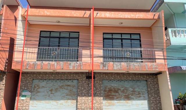 รายละเอียดเพิ่มเติมCode ID :   PKK02-12406ราคาขาย     1,784,000 บาท- ขนาดพื้นที่ :   20.70  ตร.ว - พื้นที่ใช้สอย :    118.80 ตร.ม- จำนวนห้อง :    2 ห้องนอน 3 ห้องน้ำ - ที่จอดรถ :    1-2 คัน- บ้านเดี่ยว :      2 ชั้น- บ้านเดี่ยวหันทางทิศ : -- อายุอาคาร :    8 ปีพิกัดทรัพย์ :     https://maps.app.goo.gl/iTA5eyGrPWxBqrGD9สถานที่ใกล้เคียง- ใกล้โลตัส โกเฟรช หัวไทร นครศรีธรรมราช- ใกล้โรงพยาบางเพื่อสุขภาพตำบลสตน - ใกล้โรงเรียนบ้านหน้าศาล- ใกล้ตลาดสดเทศบาลอำเภ