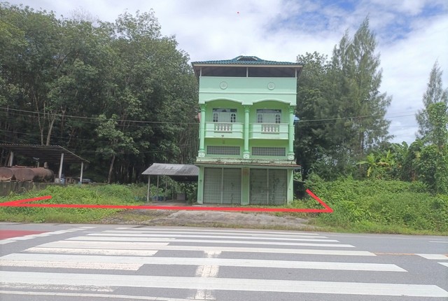 รายละเอียดเพิ่มเติมCode ID : PKK02-14582ราคาขาย      11,968,000 บาท- ขนาดพื้นที่ :   1,943 ตร.ว (4 ไร่ / 3 งาน / 43 ตร.ว) - พื้นที่ใช้สอย :    413.75 ตร.ม- จำนวนห้อง :    2 ห้องนอน 2 ห้องน้ำ (มีชั้นลอย)- ที่จอดรถ :    1-2 คัน- บ้านเดี่ยว :      2 ชั้น- บ้านเดี่ยวหันทางทิศ : -- อายุอาคาร :    22 ปีพิกัดทรัพย์ :    https://maps.app.goo.gl/AbxmxiVADauvhTQb6สถานที่ใกล้เคียง- ใกล้โลตัส จันดี- ใกล้โลตัส โกเฟรช ฉวาง- ใกล้โรงพยาบาลสมเด็จพระยุพราชฉวาง- ใกล้โรงเรียนเจริญวิ�