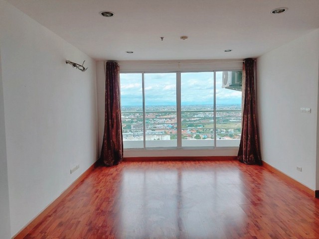 ขายด่วน คอนโด Bangkok Horizon รามคำแหงราคาพอๆ กับประเมินกรมที่ดิน ราคา 3,290,000 บาทเจ้าของขายเองขนาด 68 ตร.ม. 2 ห้องนอน 1 ห้องน้ำ ที่จอดรถส่วนตัว 1 คันชั้น 36 วิวสวย ไม่มีตึกบัง มองเห็นเส้นขอบฟ้า มีสวนในชั้นมีสระว่ายน้ำ ฟิตเนส ห้องซาวน่า สวน 5 ชั้น (ชั้น 22 35 36 37 38)ใกล้รถไฟฟ้าสายสีเหลือง สถานีแยกลำสาลี (450เมตร)ใกล้รถไฟฟ้าสายสีส้ม สถานีแยกลำสาลี (150เมตร)ใกล้รถไฟฟ้าสายสีน้ำตาล (อนาคต)ใกล้ T