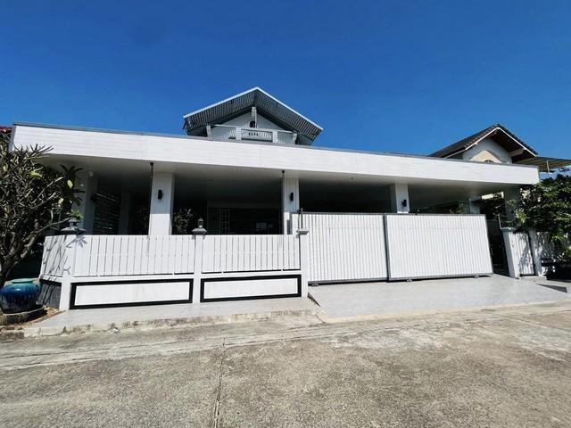 HS0995 ขายบ้านเดี่ยว 2 ชั้นหลังมุม ซอยร่มเกล้า 19  หมู่บ้าน นครินทร์การ์เด้น ร่มเกล้า เนื้อที่ 99 ตรว. 5 ห้องนอน 3 ห้องน้ำ ไม่ไกลจากถนนกรุงเทพกรีฑา-ตัดใหม่ ขาย 7.9 ล้านบาท: ติดต่อ : คุณ เอก  :  061-241 4954   &   083-017 9463   : Line Id : eak2325: กดลิ้งค์เพื่อเเอดไลน์ครับ :  https://line.me/ti/p/A6pc3MToug     :  https://line.me/ti/p/OLEY0bJTsV*** ราคาขาย 7.9 ล้านบาทที่ตั้ง : ซอยร่มเกล้า 19/1 แขวงคลองสามประเวศ เขตลาดกระบัง กรุงเทพมหานครบ้านเดี่ยว 2 ชั้น หลังมุม 