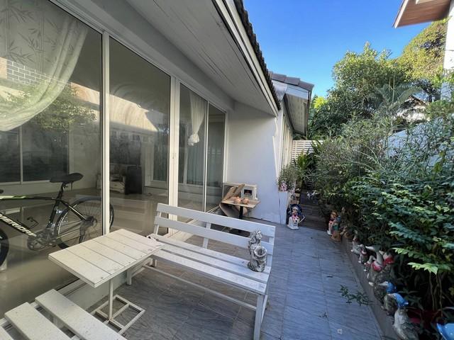 ขายบ้านเดี่ยว 2 ชั้นหลังมุม ซอยร่มเกล้า 19  หมู่บ้าน นครินทร์การ์เด้น ร่มเกล้า เนื้อที่ 99 ตรว. 5 ห้องนอน 3 ห้องน้ำ