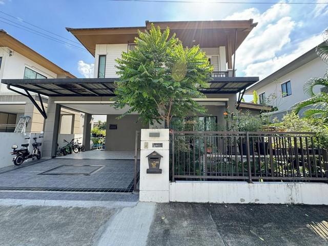 HS0993 ขายบ้านแฝด 2 ชั้น  ใกล้ทางด่วน โครงการพฤกษาวิลล์ 73 พัฒนาการ 38 พื้นที่ใช้สอย 150 ตรม. 3 ห้องนอน 2 ห้องน้ำ เนื้อที่ 42 ตรว. ขาย 8.2 ล้านบาท: ติดต่อ : คุณ เอก  :  061-241 4954   &   083-017 9463   : Line Id : eak2325: กดลิ้งค์เพื่อเเอดไลน์ครับ :  https://line.me/ti/p/A6pc3MToug     :  https://line.me/ti/p/OLEY0bJTsV*** ราคาขาย 8.2 ล้านบาทที่ตั้ง : พัฒนาการ 38 แขวงสวนหลวง เขตสวนหลวง กรุงเทพมหานครบ้านเดี่ยว 2 ชั้น โครงการพฤกษาวิลล์ 73 พัฒนาการ 38เนื้อที่ 42 ตรว.พื้นที่ใช