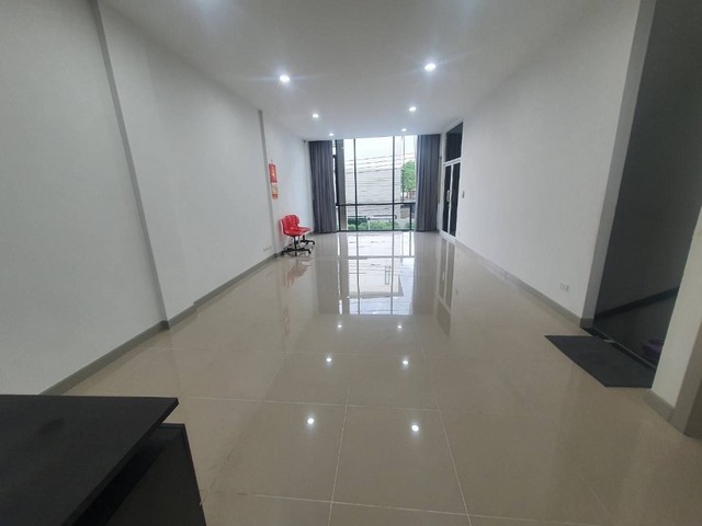 ให้เช่าโฮมออฟฟิศ 4ชั้น พรีเมี่ยมเพลส เกษตร-นวมินทร์ สุคนธสวัสดิ์ ใกล้เลียบด่วนเอกมัย-รามอินทรา