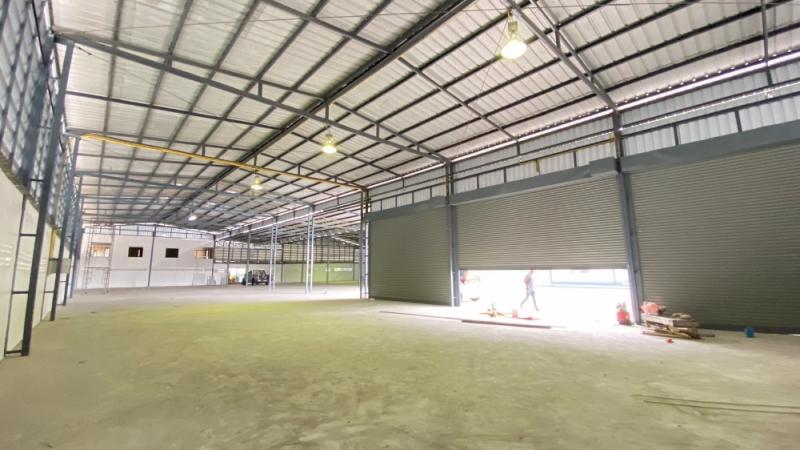 ให้เช่าโกดังพร้อมสำนักงาน เนื้อที่ 1 ไร่ 3 งาน  ต.บึง อ.ศรีราชา ถ.คู่ขนานมอเตอร์เวย์7 (ขาเข้า กทม.)